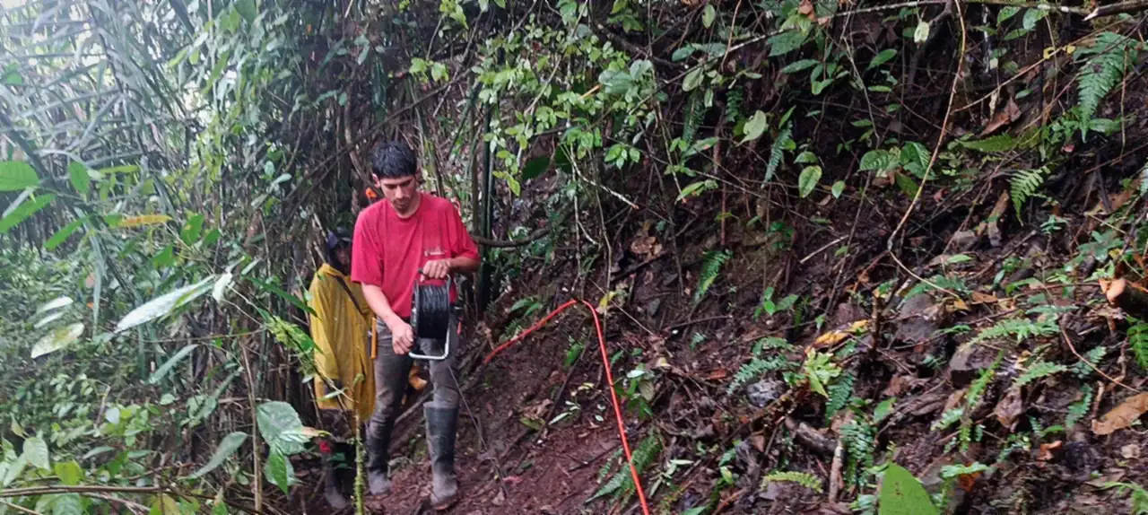 Trabajo sobre la línea geofísica en la quebrada San Martín